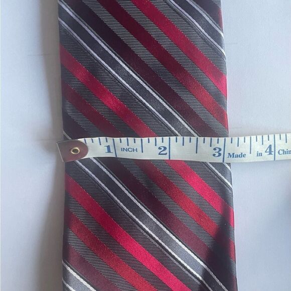 Men's red & gray silk tie - Picture 6 of 6